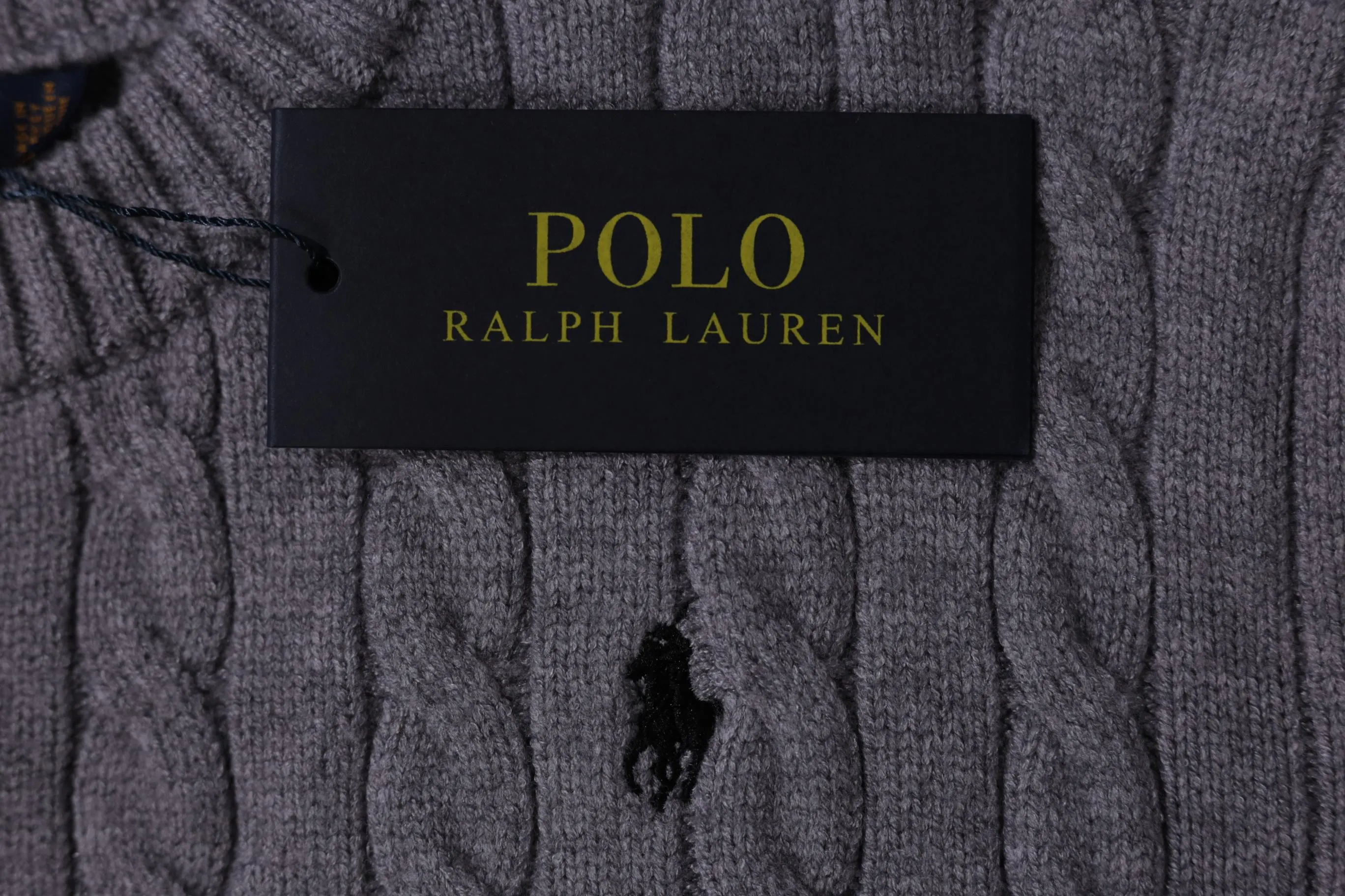 P260 Style No. D05) The top version on the market in 2025 Ralph Lauren #ootddailywear #Autumn and winter sweater #Knitted sweater outfit #ralph lauren sweater #Can be worn by both men and women [Star R] Finally waited until the Ralph men’s twist crew neck sweater is finally here! The most popular sweater is a limited edition every year. There won’t be many styles in the store! Ralph Lauren Men's Round Neck Sweater [Fire R] has a really nice shape. It can be worn alone or as a jacket. It can also be worn inside or worn with a shirt~100% pure cotton #Practical Wear. Colors: off-white, navy blue, khaki, gray, sizes S to XL
